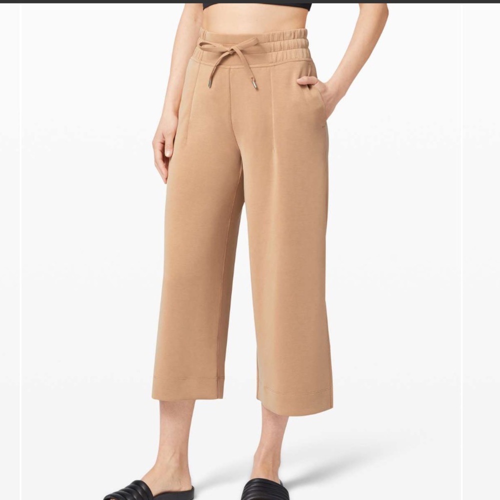 Lululemon Soft Ambitions High Rise Crop